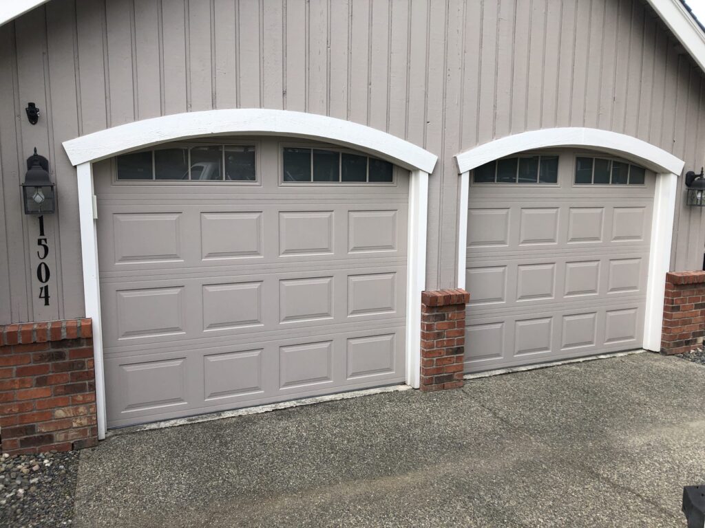 After photo of new contemporary garage doors in Puyallup, WA