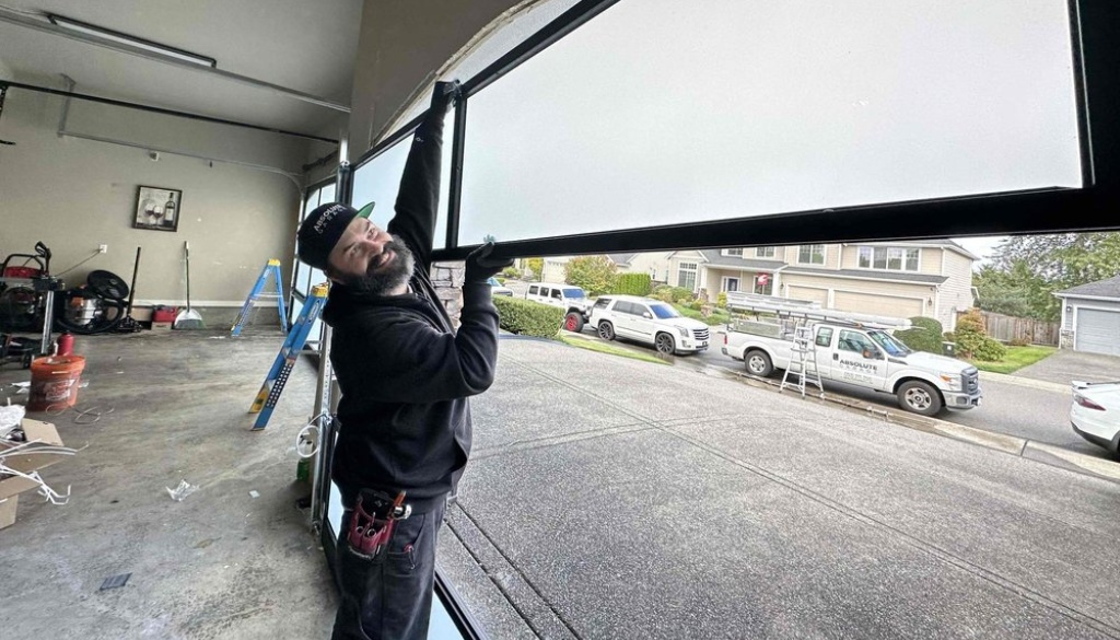 Professional garage door repair and installation service in Puyallup, WA.